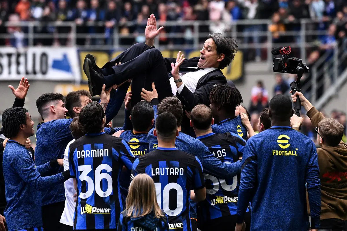 Calciatori dell'Inter e Inzaghi