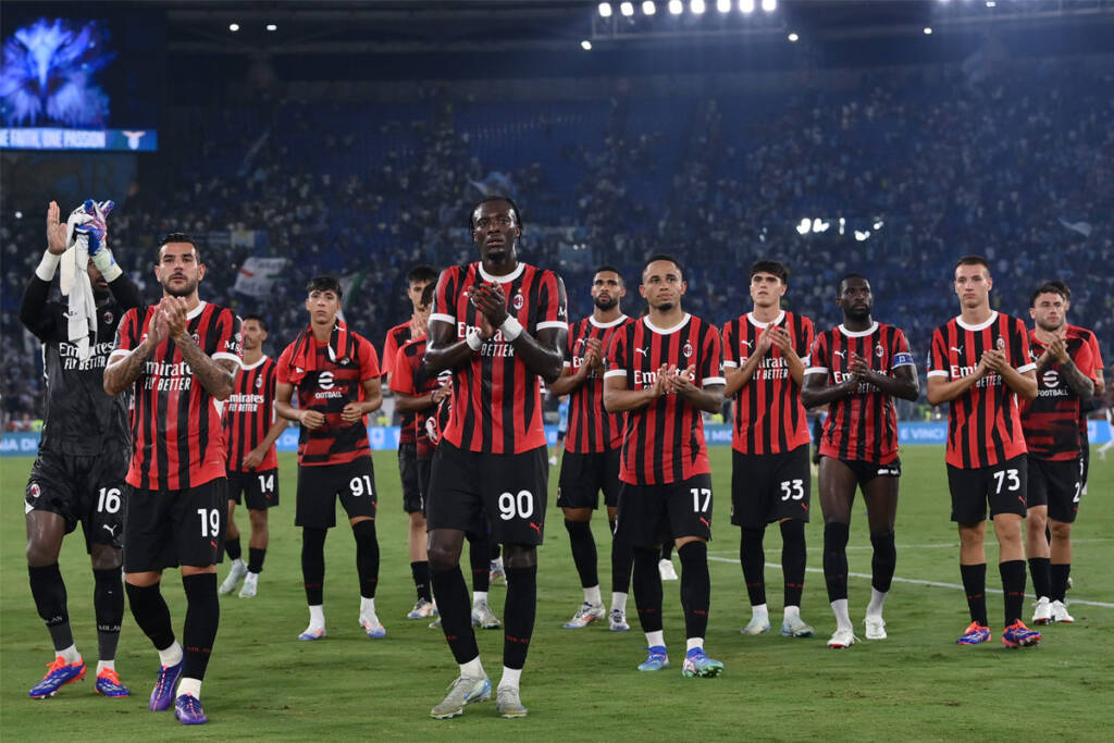 Milan applausi fine partita