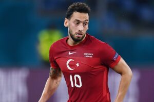 Caso Calhanoglu: perché l’Inter ha accettato che restasse in Nazionale